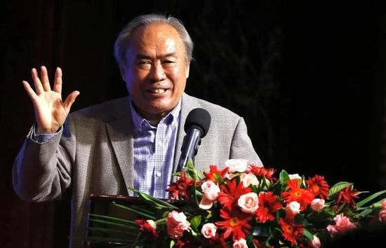 浴缸自拍的恋人