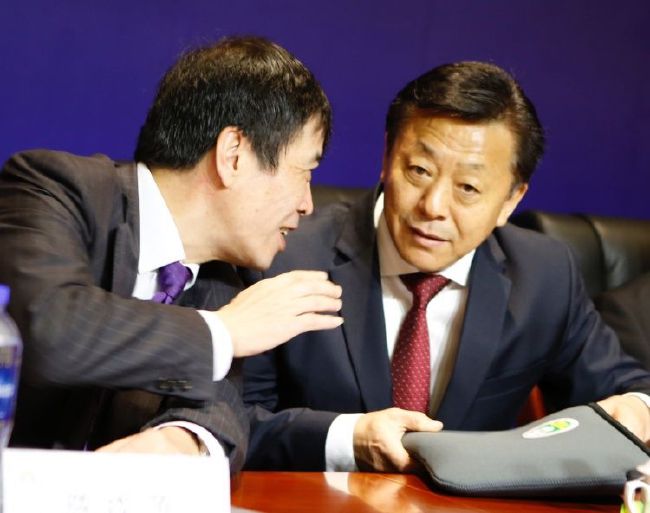 九位美女撒尿正面图片