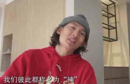 美女扒开粉嫩的尿口